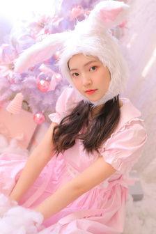 吃瓜兔少女视频,揭秘网络红人的魅力与争议